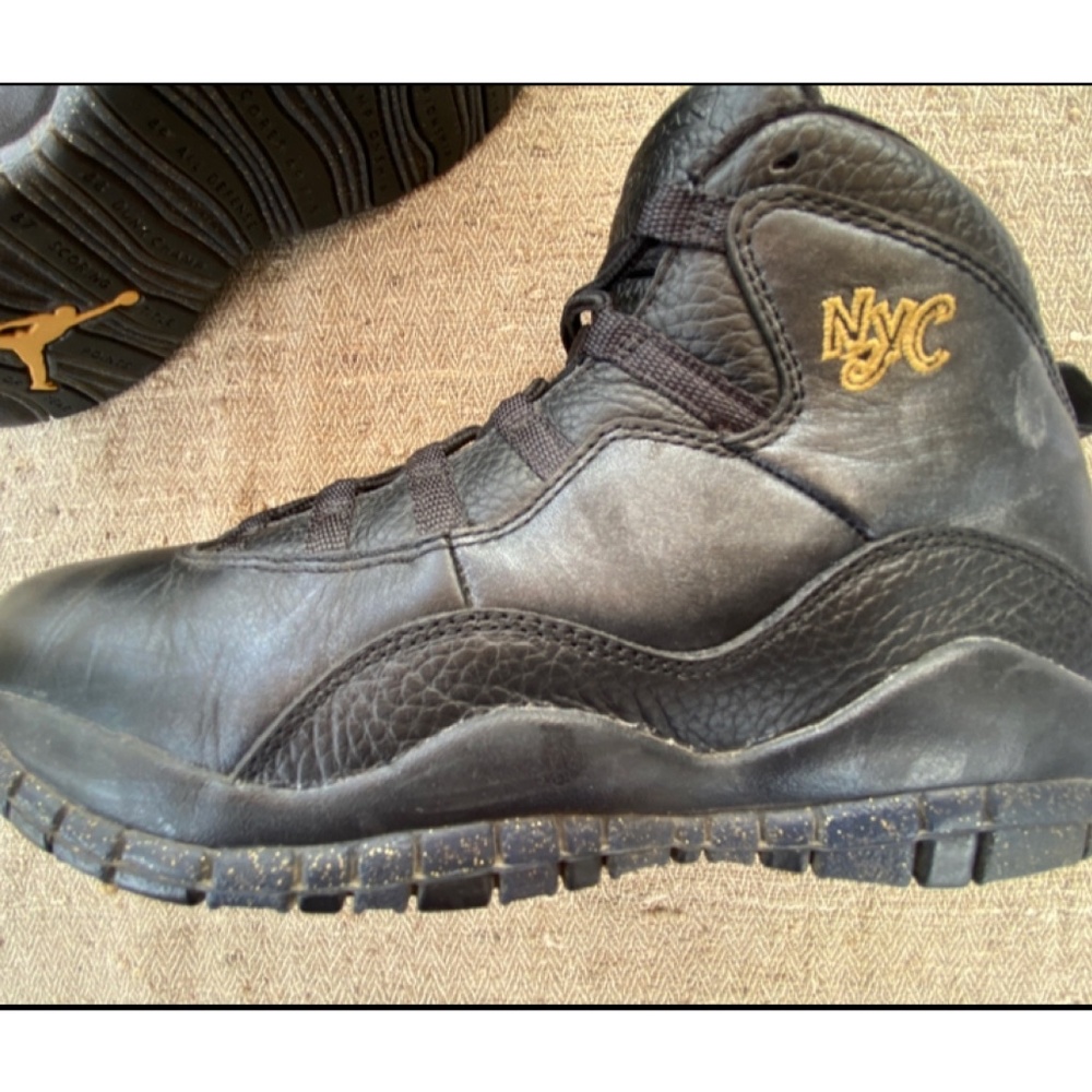 AIR JORDAN High Tops - Picture 8 of 15